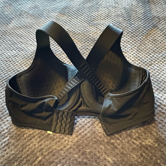 Sports Bra. Black underwire. - Picture 2 of 6